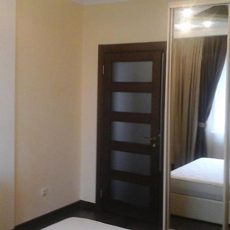 2-К Квартира Apartment Ivano-Frankivs'k Luaran gambar