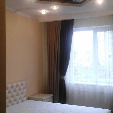 2-К Квартира Apartment Ivano-Frankivs'k Luaran gambar