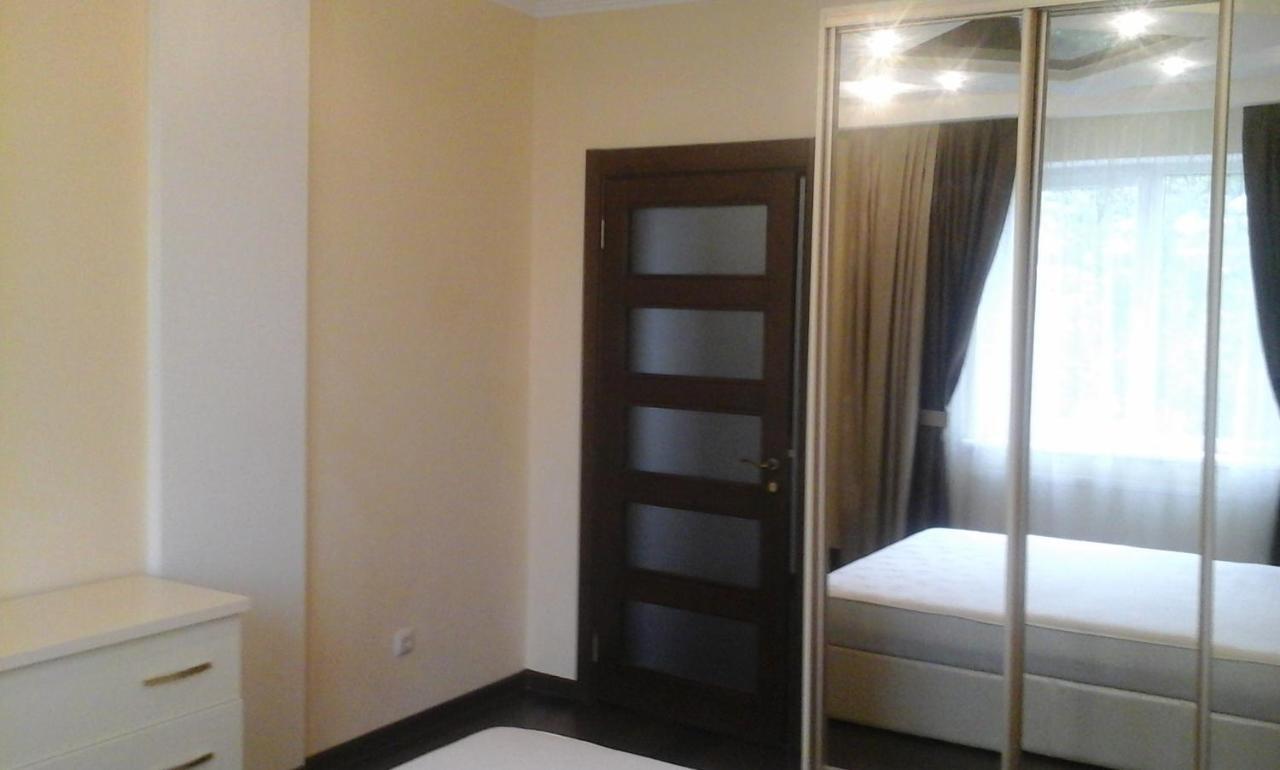 2-К Квартира Apartment Ivano-Frankivs'k Luaran gambar
